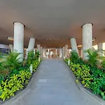 Luxurious And Modern Oceanfront Apartment With Views Of The Historic City 2B And 2Br