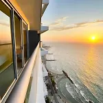 Luxurious And Modern Oceanfront Apartment With Views Of The Historic City 2B And 2Br