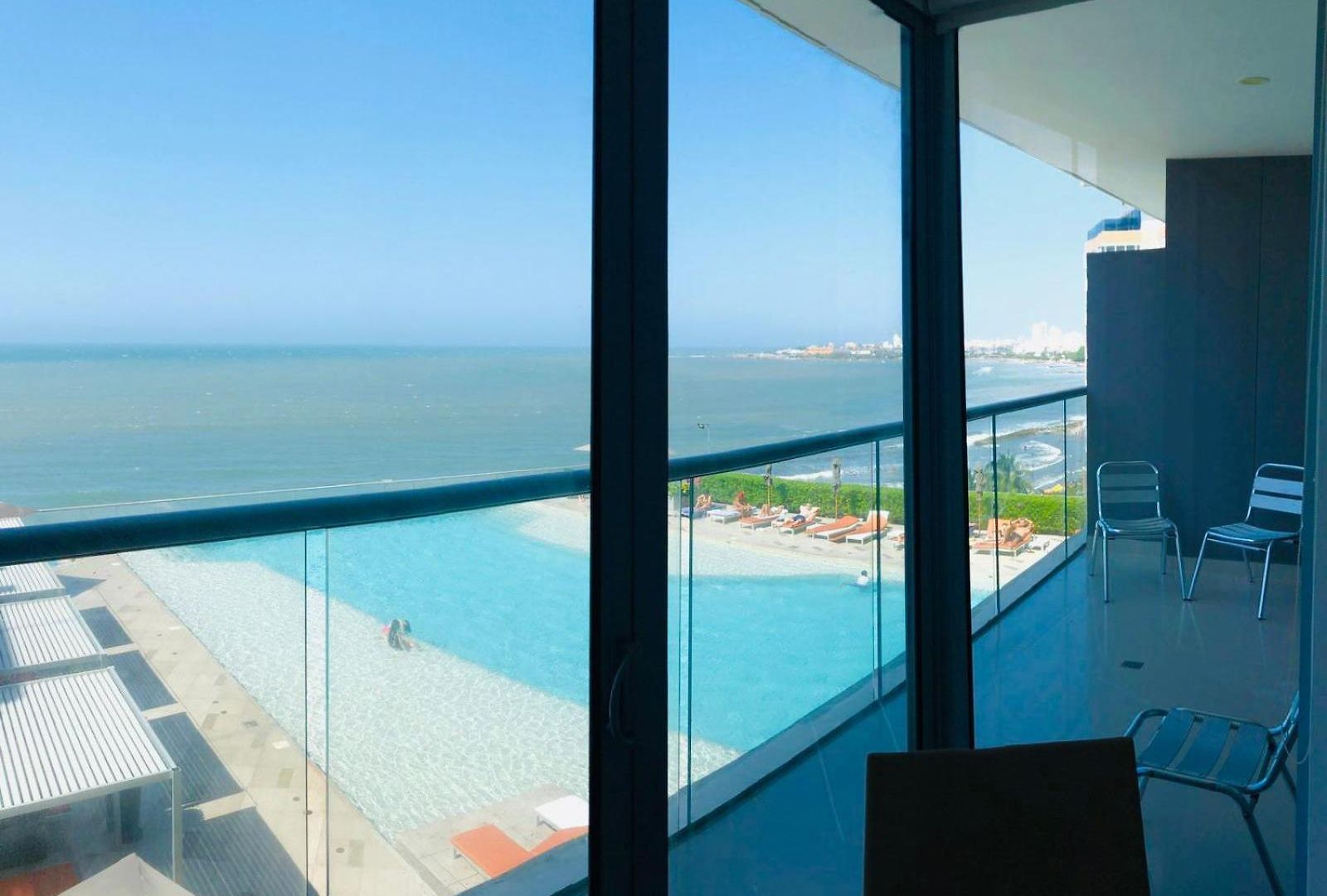 Luxurious And Modern Oceanfront With Views Of The Historic 2b And 2br Apartment