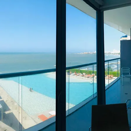 Luxurious And Modern Oceanfront With Views Of The Historic 2b And 2br Apartamento