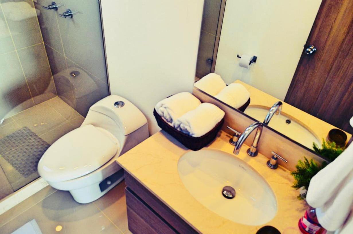 Luxurious And Modern Oceanfront With Views Of The Historic 2b And 2br Cartagena