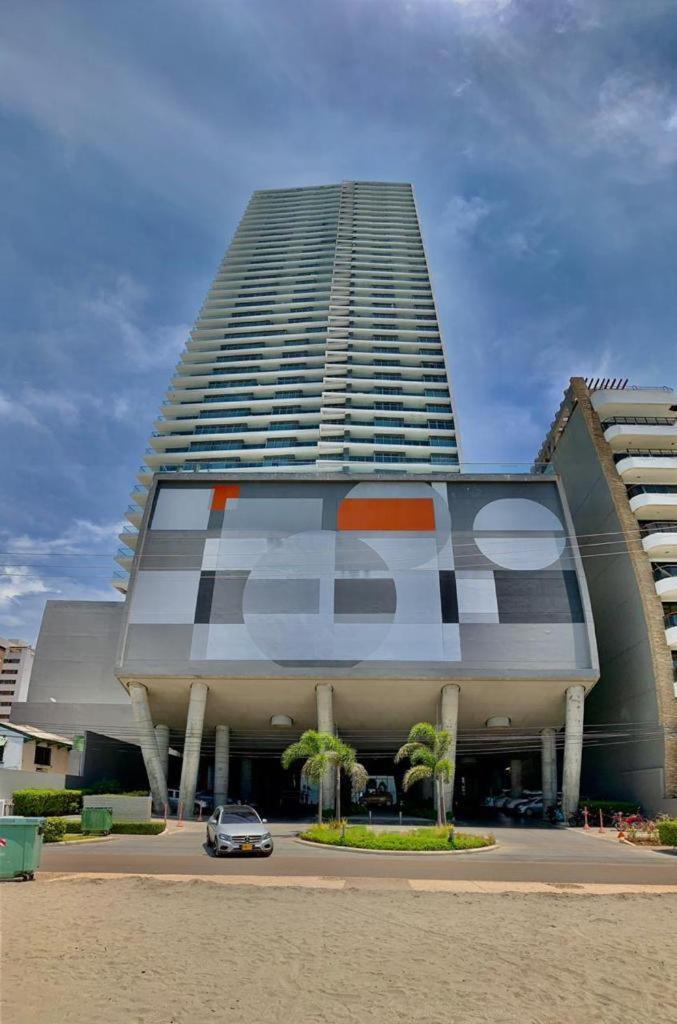 Luxurious And Modern Oceanfront With Views Of The Historic 2b And 2br Apartamento