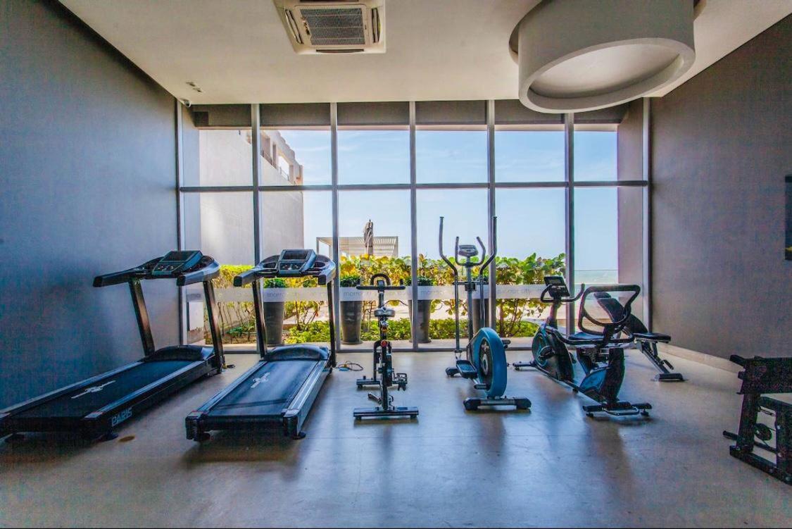 Luxurious And Modern Oceanfront With Views Of The Historic 2b And 2br Apartamento