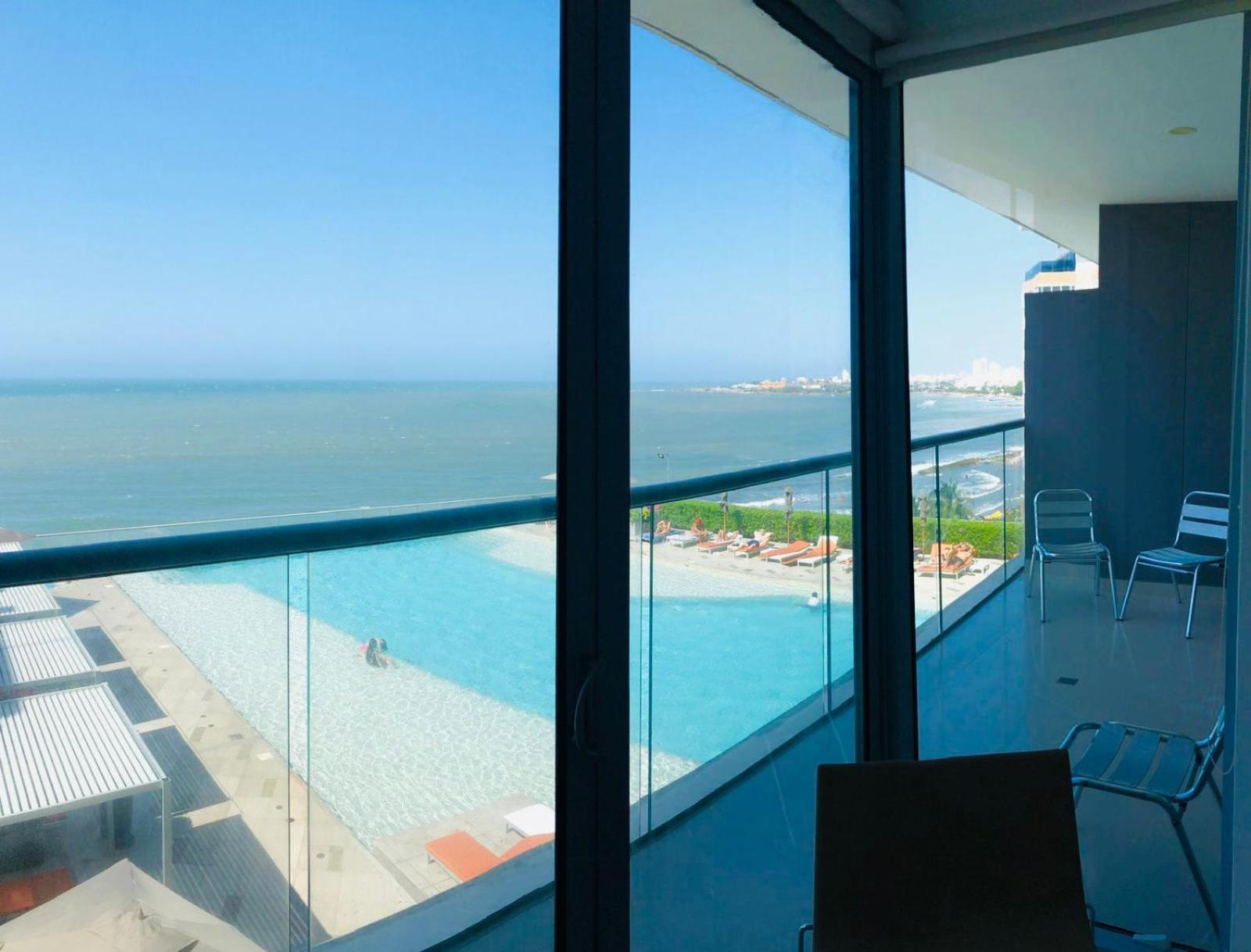 Luxurious And Modern Oceanfront With Views Of The Historic 2b And 2br Apartamento