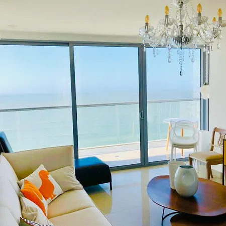 Luxurious And Modern Oceanfront With Views Of The Historic 2b And 2br Apartment *