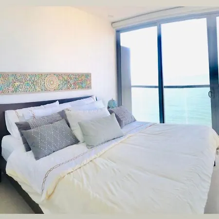 Luxurious And Modern Oceanfront With Views Of The Historic 2b And 2br *