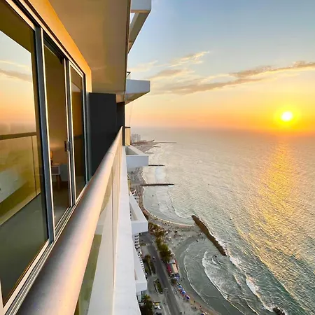 Apartment Luxurious And Modern Oceanfront With Views Of The Historic 2b And 2br Cartagena
